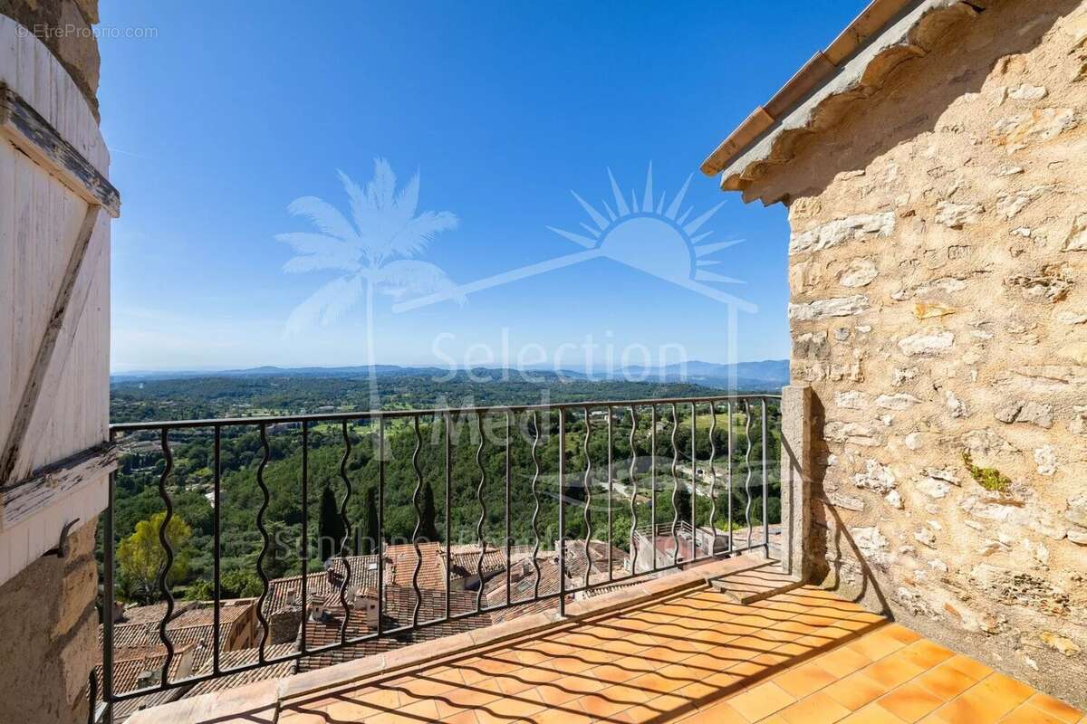 Appartement à CHATEAUNEUF-GRASSE