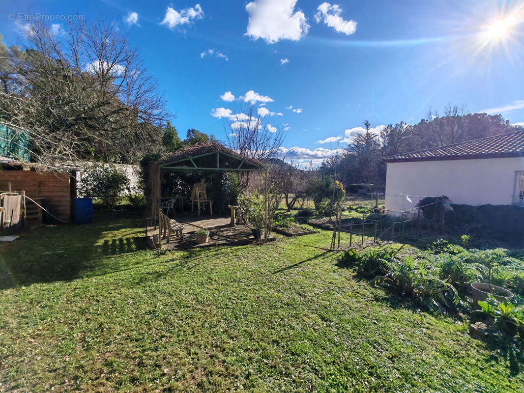 Maison à MEOUNES-LES-MONTRIEUX