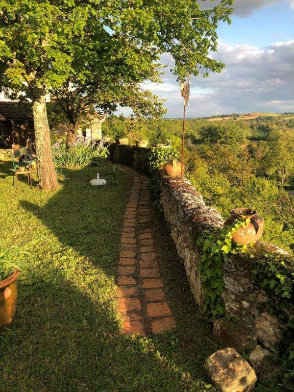 Maison à VALENCE-SUR-BAISE