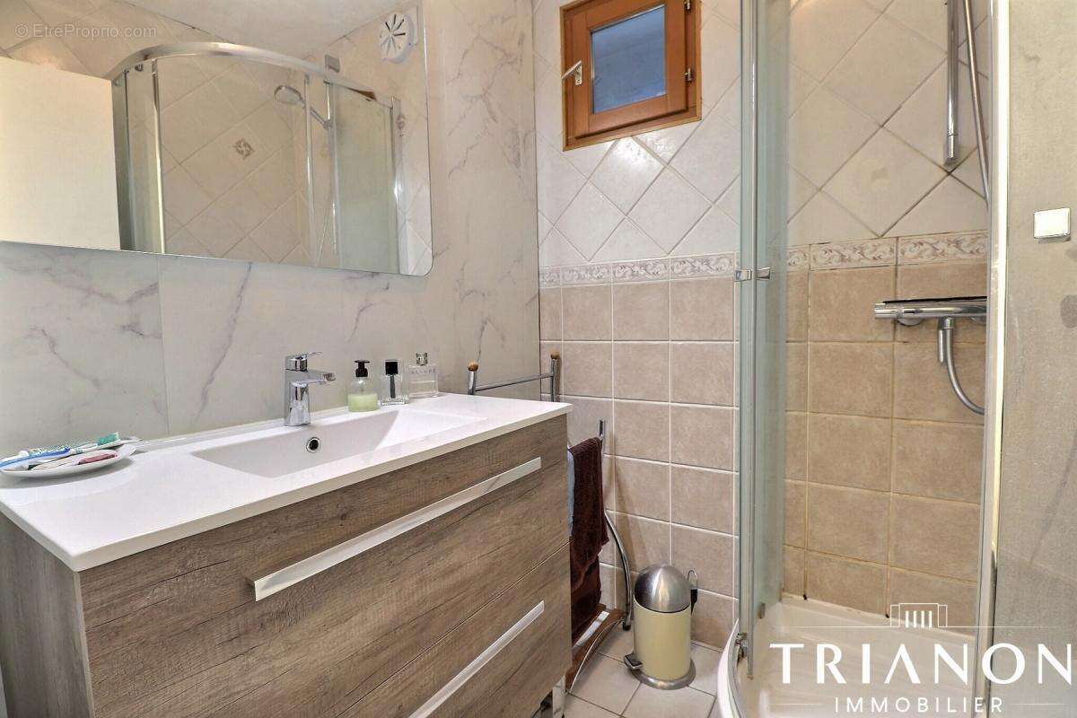 Appartement à LES CLAYES-SOUS-BOIS