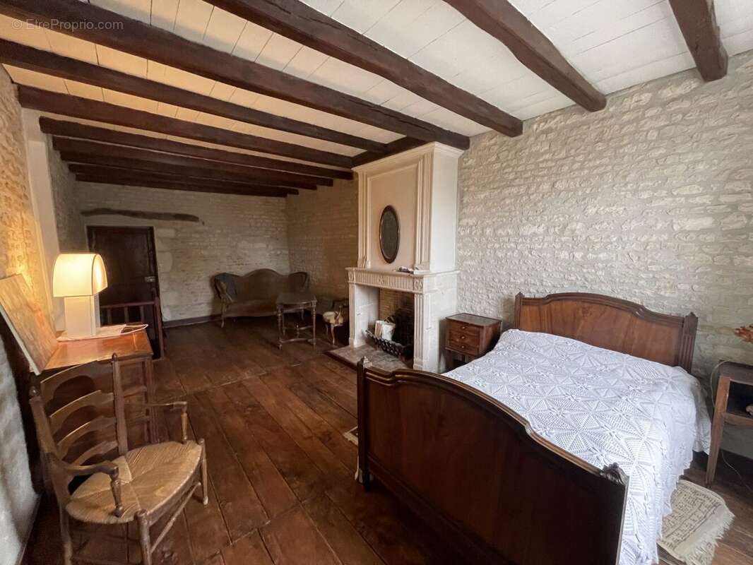 Maison à SAINT-JEAN-D'ANGELY