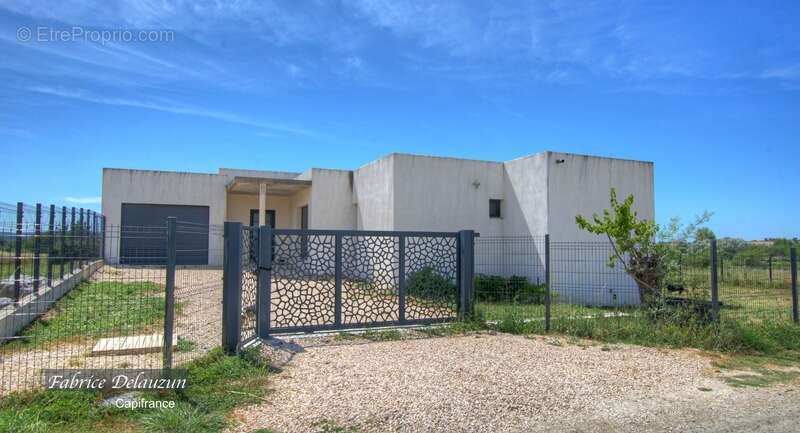 Maison à SAINT-SAUVEUR-DE-CRUZIERES