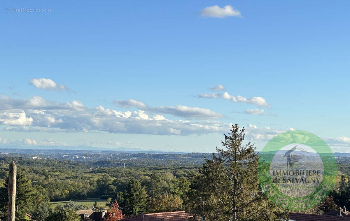 Appartement à CHARBONNIERES-LES-BAINS