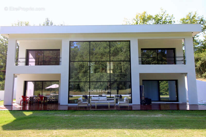 Maison à FARGUES-SAINT-HILAIRE