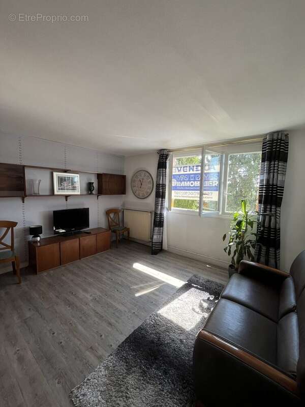 Appartement à LES CLAYES-SOUS-BOIS
