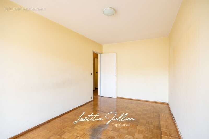 Appartement à MARSEILLE-4E