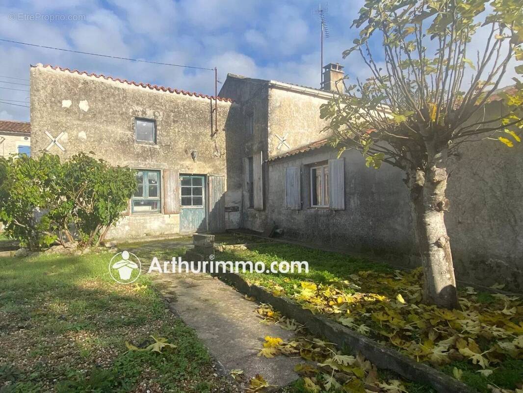 Maison à LOIRE-SUR-NIE