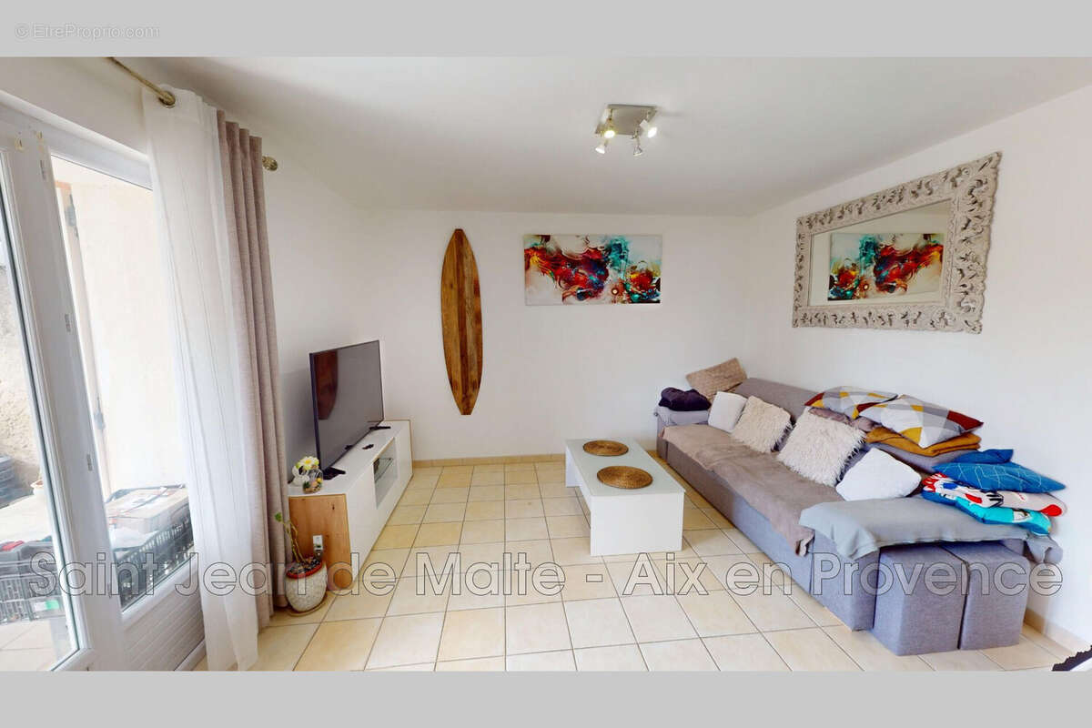 Appartement à LA FARE-LES-OLIVIERS