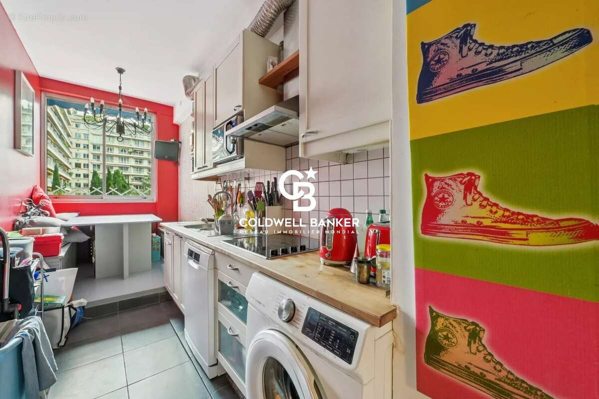 Appartement à PARIS-16E