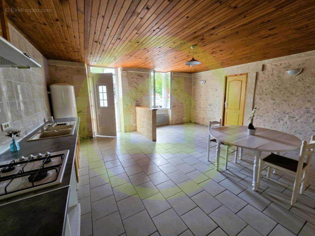 Maison à SAINT-CIERS-SUR-GIRONDE