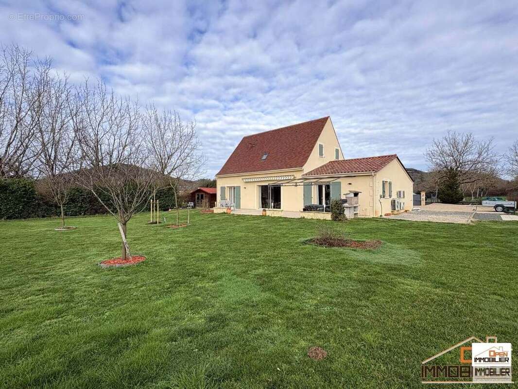 Maison à SAINT-JULIEN-DE-LAMPON