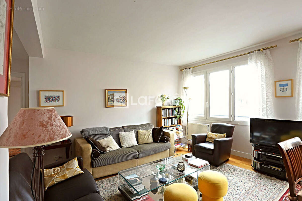 Appartement Paris 4 pièce(s) 102 m2 avec deux caves. - photo 10