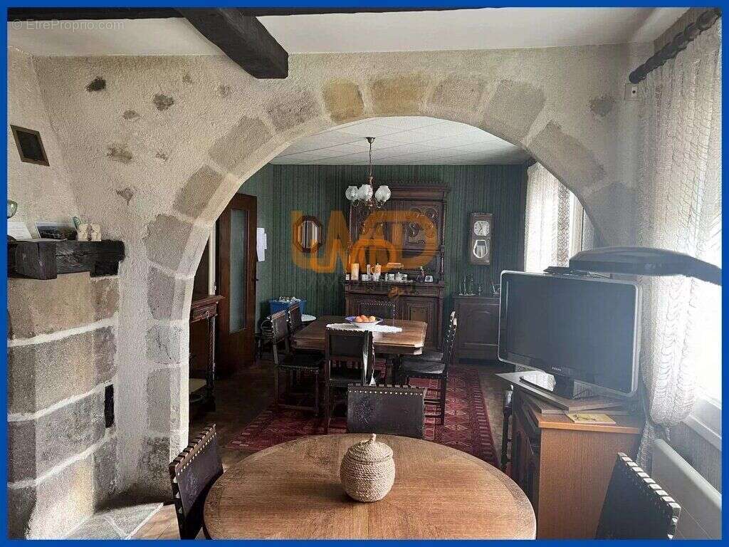 maison T7 sur sous-sol avec piscine sur 1653 m² de terrain clôt - photo 2