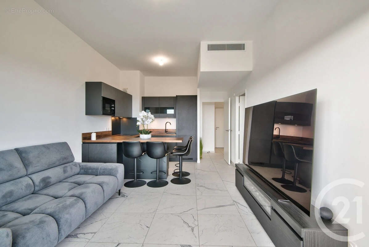 Appartement à VILLENEUVE-LOUBET