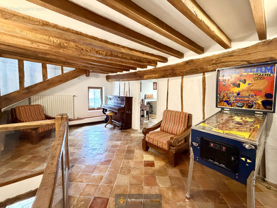 Maison à CRECY-LA-CHAPELLE