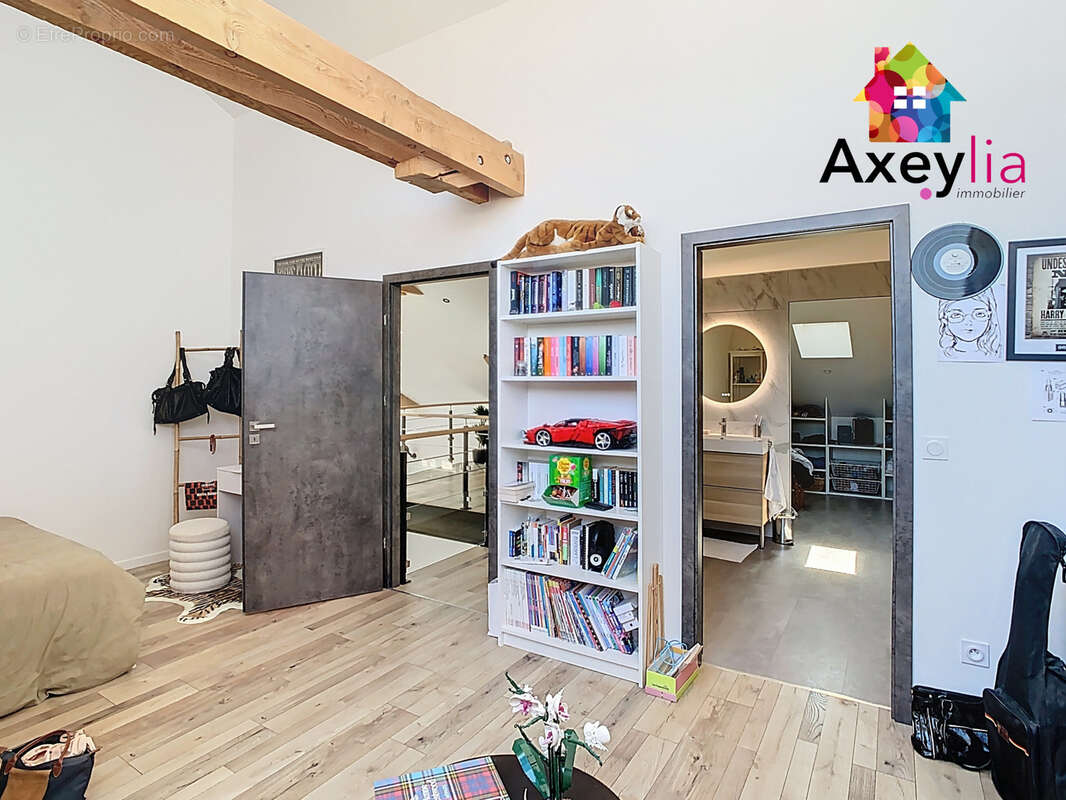 A vendre- roanne bord de loire - maison de ville type loft avec terrain et piscine - photo 8