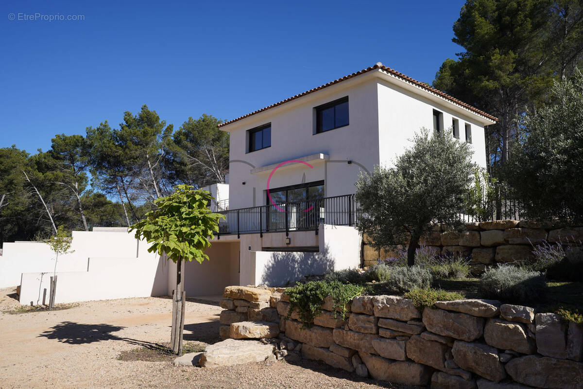 Maison à VENTABREN