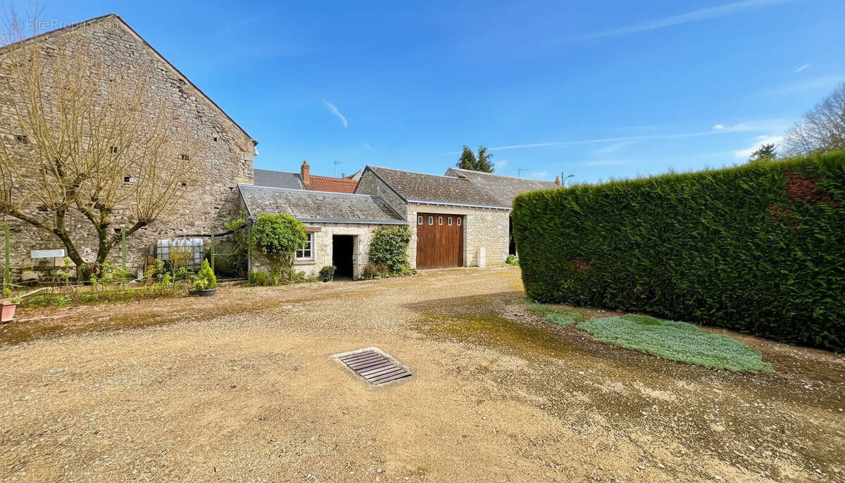 Maison à YMONVILLE