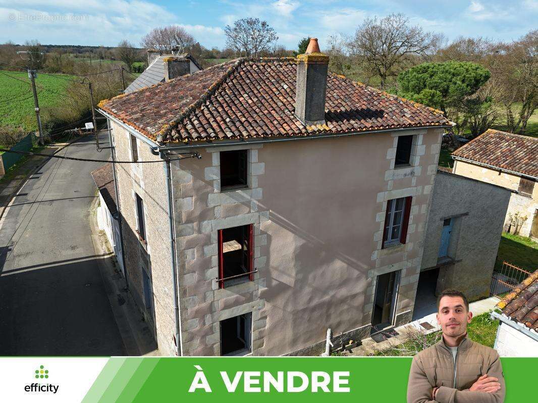 Maison à GIZAY