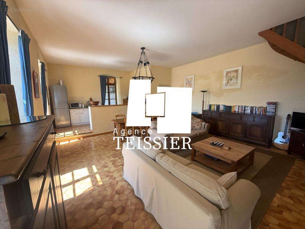 Maison à SAINT-MELANY