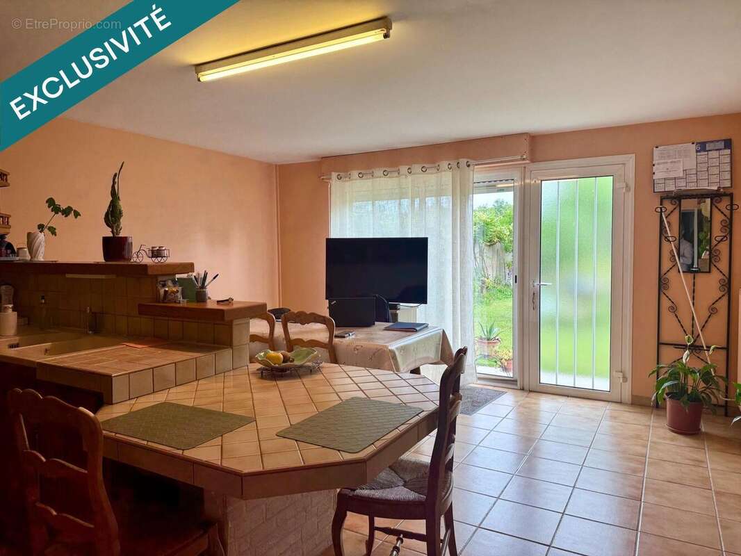 Maison 219 m² à Neuvicq  - photo 7