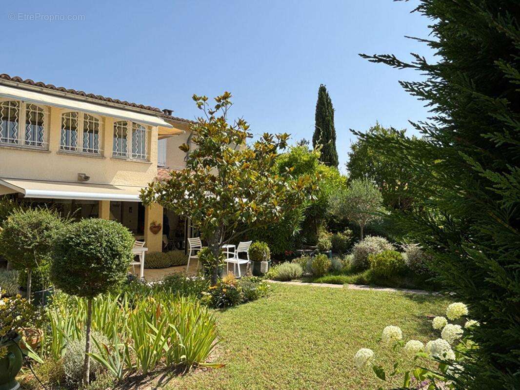 À Uzès, une maison au charme singulier dans un écrin de nature - photo 10