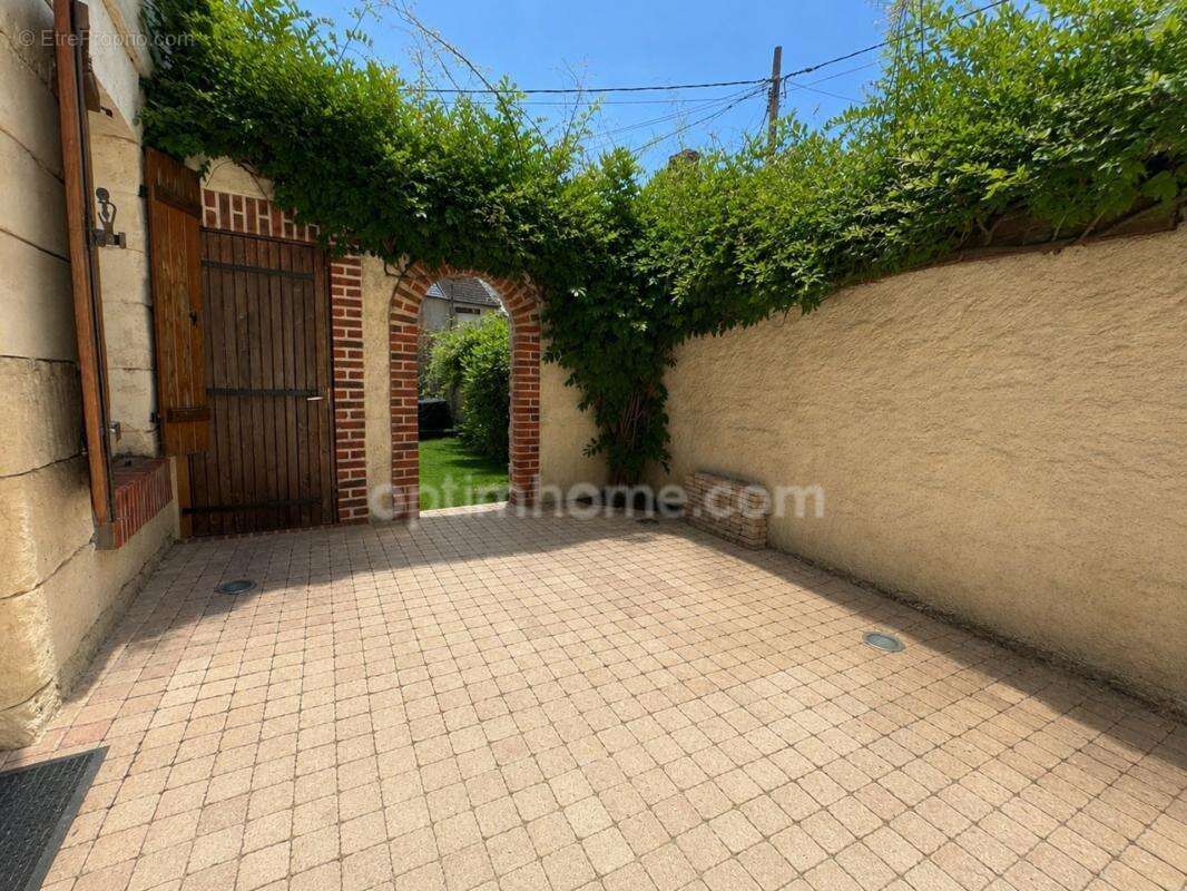 Maison de caractère 138m2 avec dépendance et double garage - photo 5