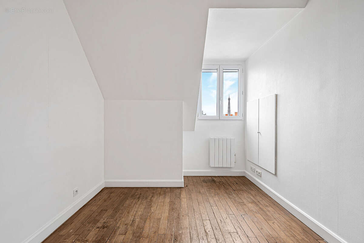 Appartement à PARIS-16E