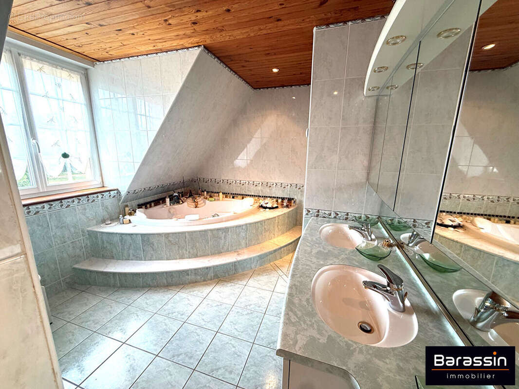 Maison 218 m² à Monthuchon  - photo 12
