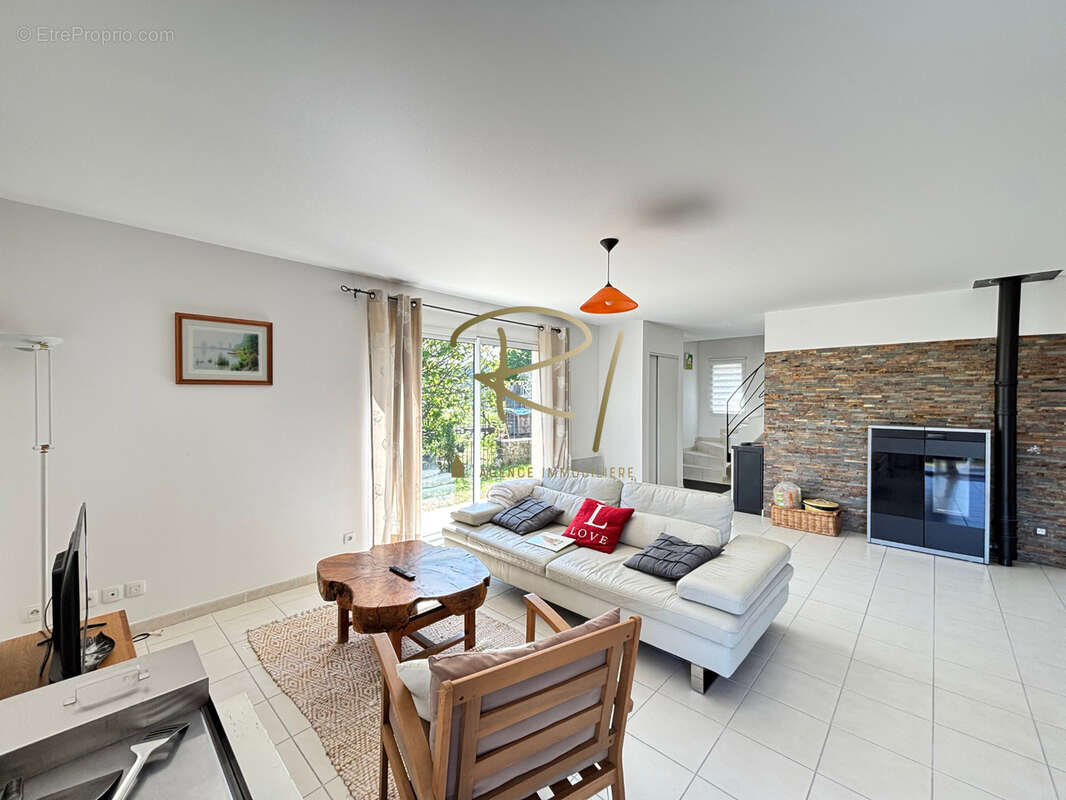 Maison à SAINT-PAUL-LE-JEUNE