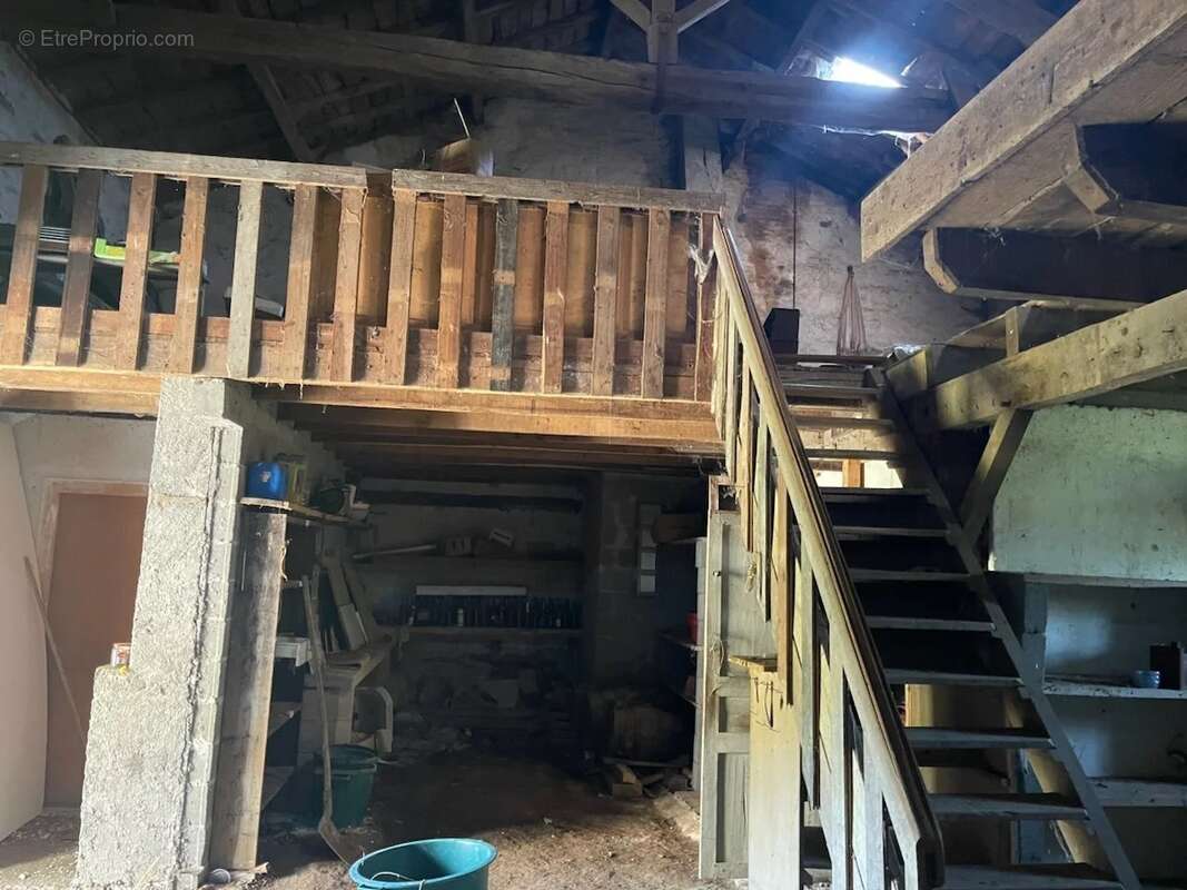 Charmante maison familiale de bonne taille à moderniser plus grange et autres dépendances - photo 10