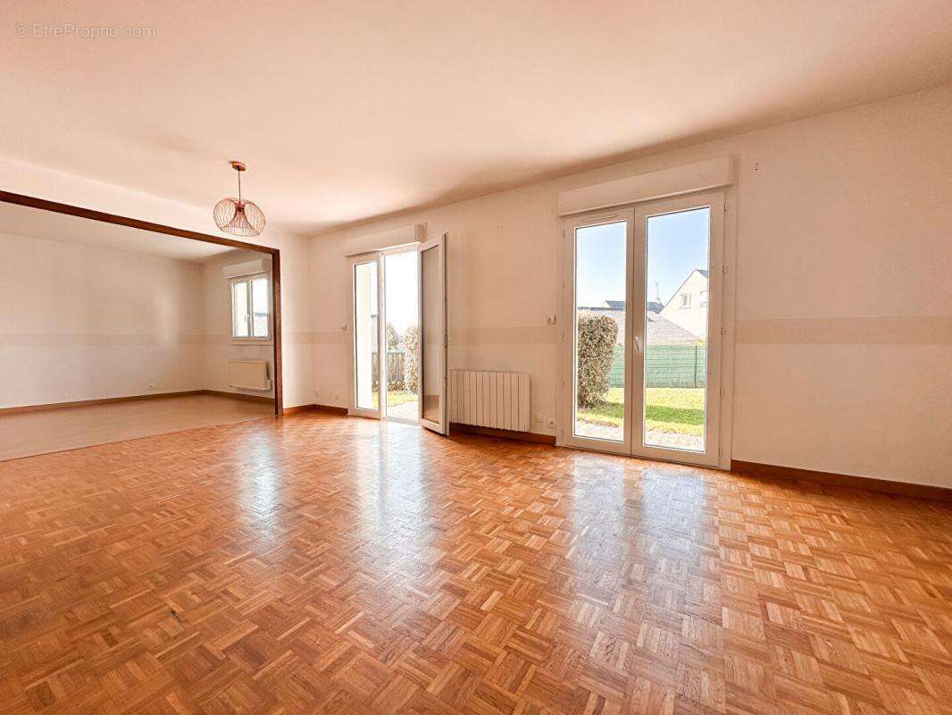 Maison à SAINT-ETIENNE-DE-MONTLUC