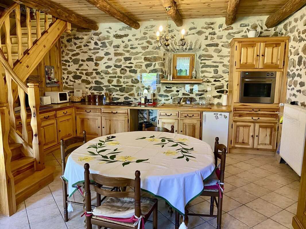 Maison à SAINT-JULIEN-CHAPTEUIL