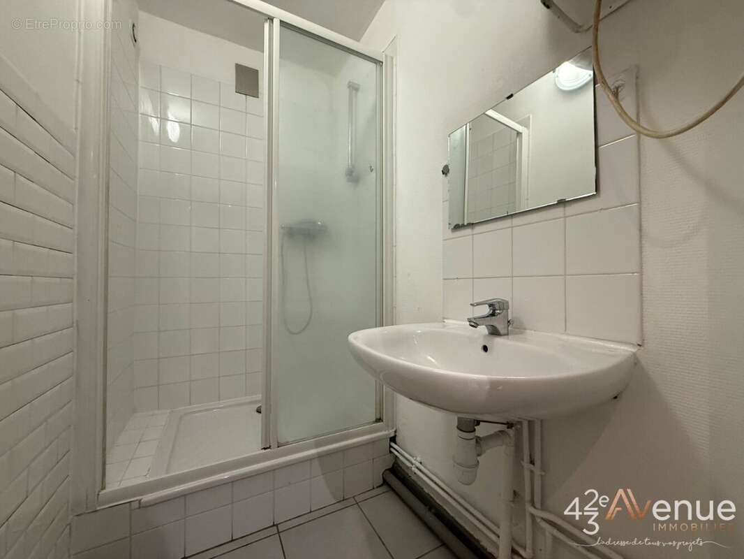 Appartement 32 m² à Saint-Etienne  - photo 6