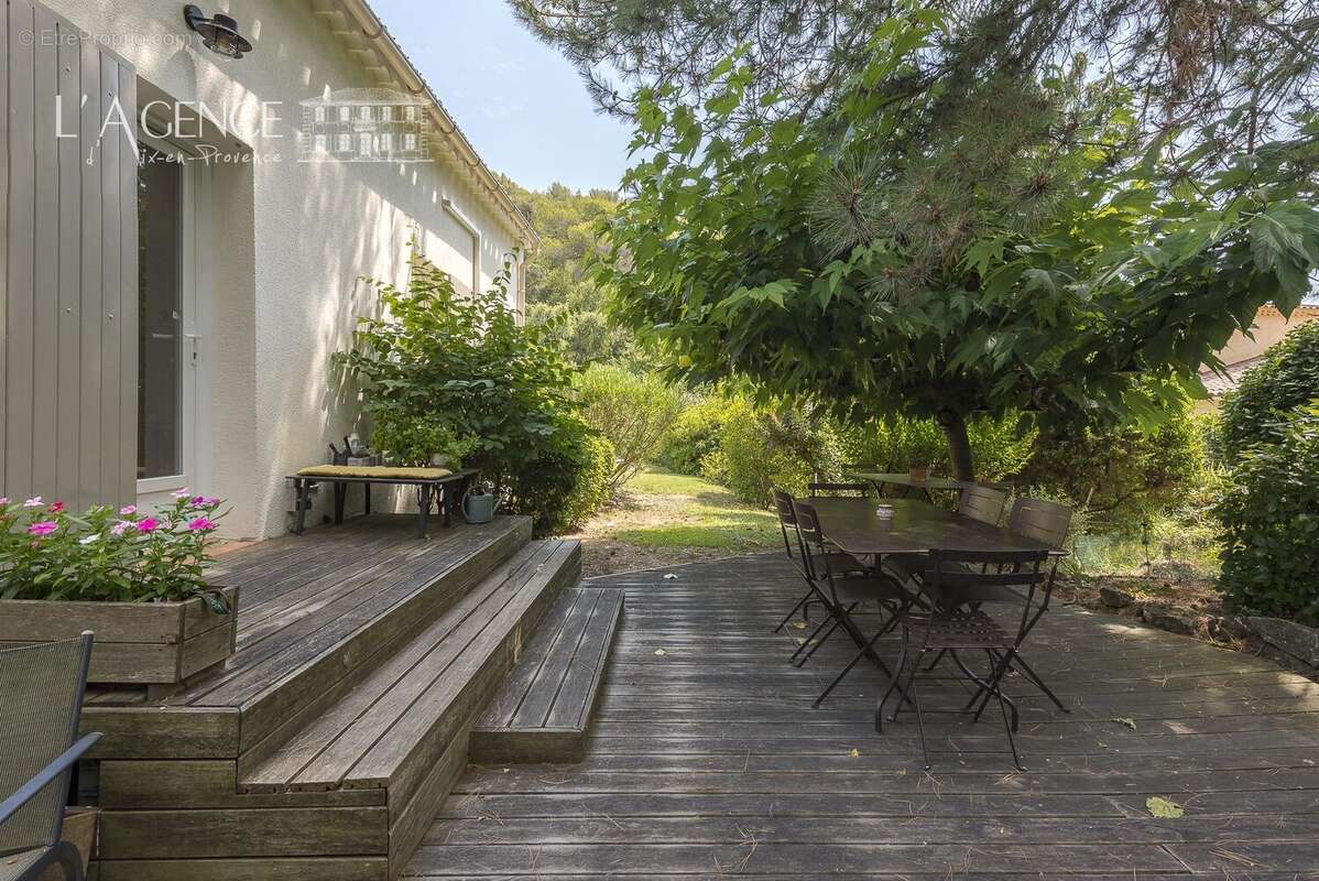 Maison 119 m² à Saint-Marc-Jaumegarde  - photo 6
