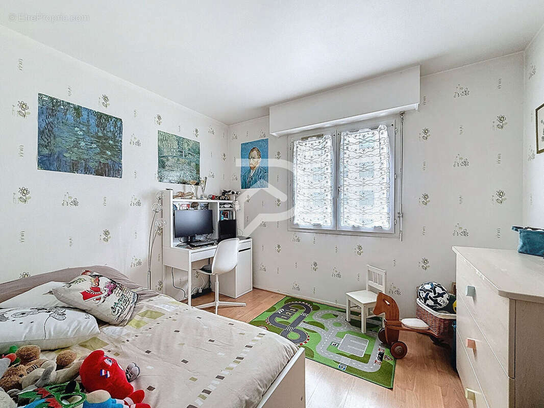 Appartement à COURBEVOIE