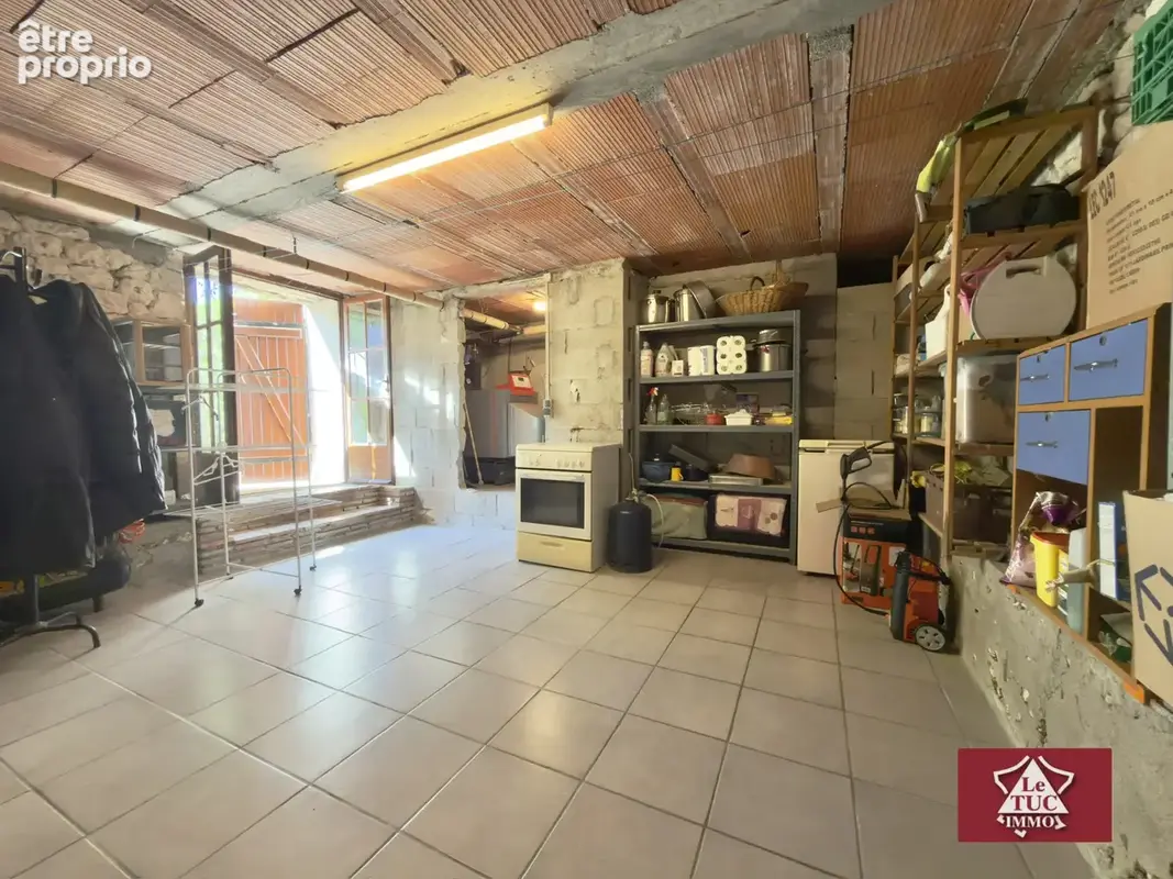 Maison en pierre avec garage, piscine et jardin. - photo 23