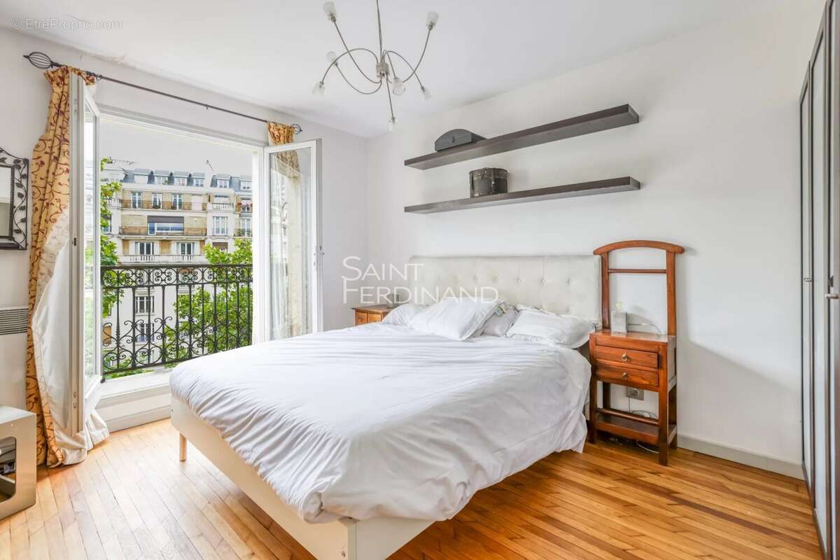 Appartement à PARIS-17E