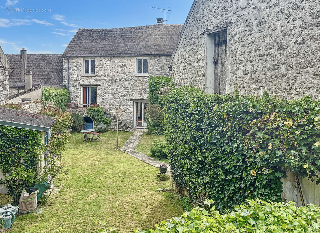 Maison en pierres avec dépendance et double garage - photo 2