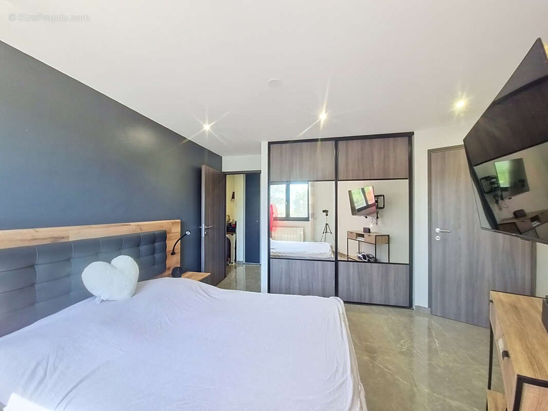 Montmélian - Exclusivité - Appartement T2 rénové avec gout - photo 9