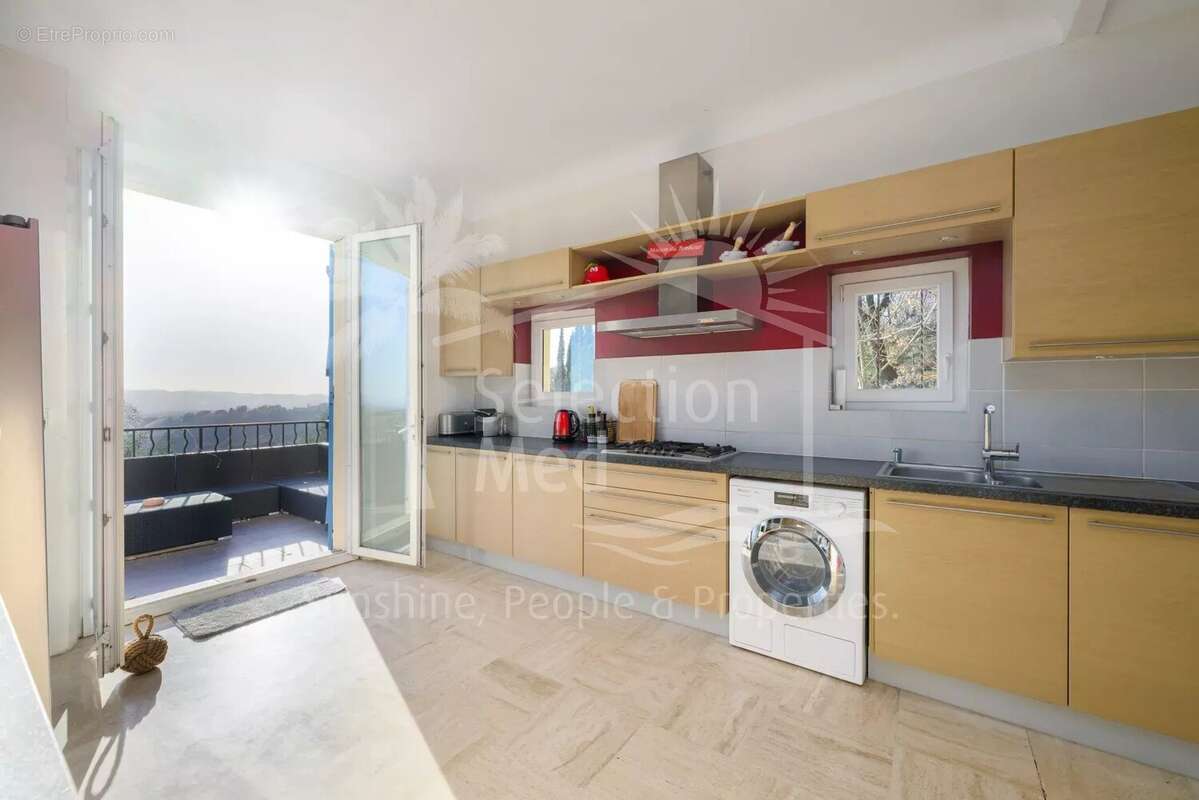 Maison à CHATEAUNEUF-GRASSE