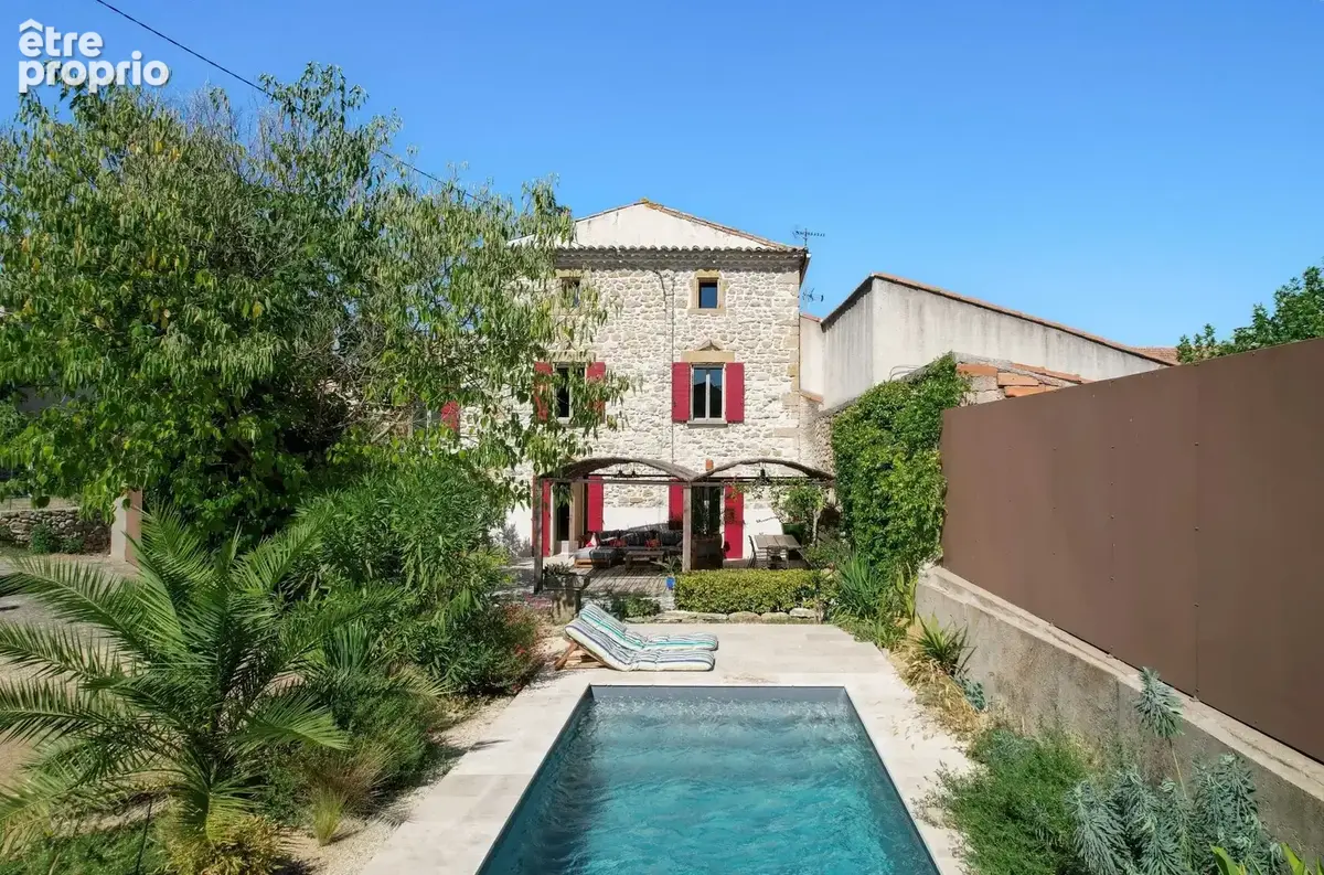 Superbe propriété de village avec jardin et piscine à 17 kms d’Uzès - photo 1