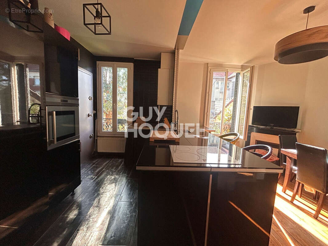 Appartement à LES PAVILLONS-SOUS-BOIS