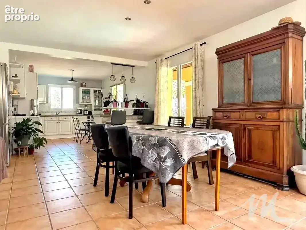 Villa 4 Chambres avec Piscine et Garage à Montmeyan (83670) - photo 8