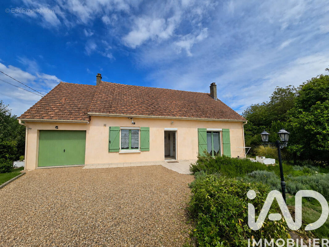 Photo 1 - Maison à MONTREUIL-LE-HENRI
