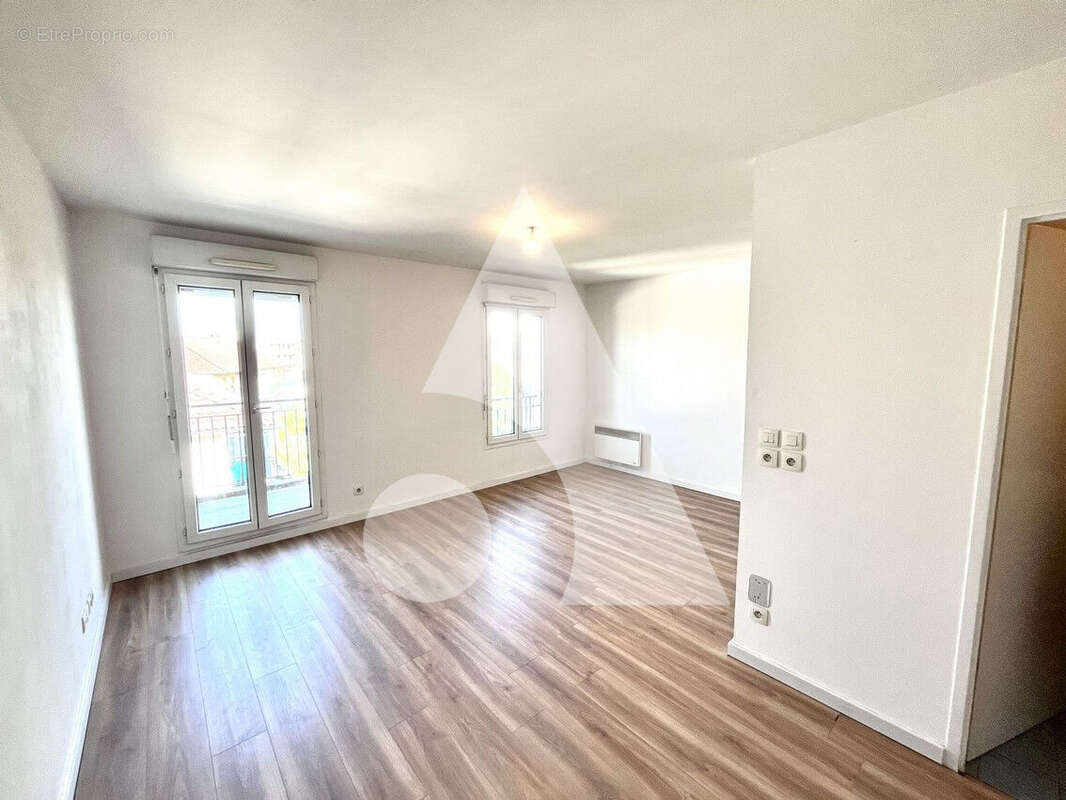 Studio avec balcon, parking et cave au dernier étage - photo 2