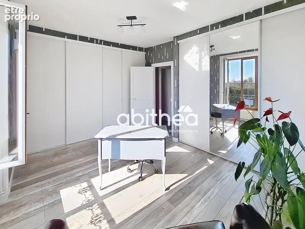 Propriété de 239 m2, sur 2,5 ha de terres et bois. - photo 12
