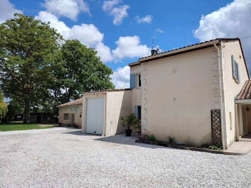Maison à LA COURONNE