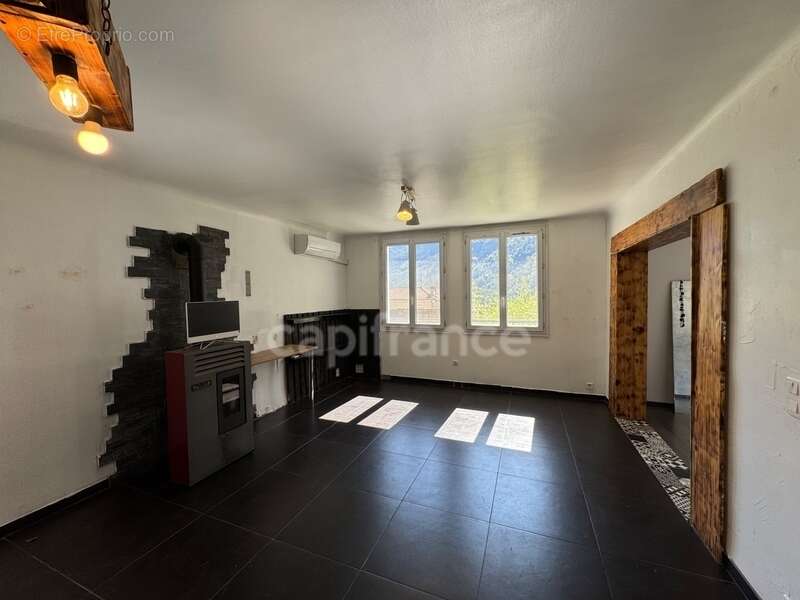 Maison mitoyenne + studio indépendant : 104 m2 au total + Garage fermée - CLANS (06) - photo 16