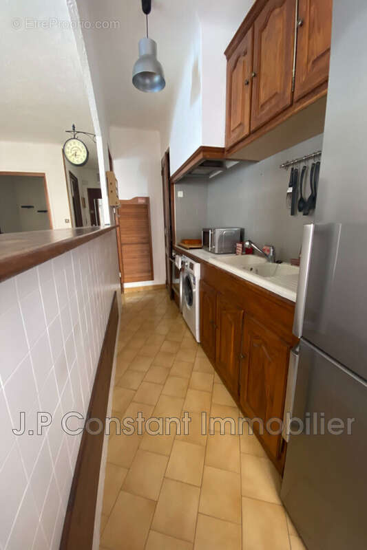 Appartement à CEYRESTE